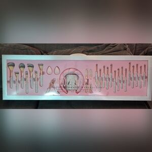 Glitz & Glam 30 Piece Silver Crystal Makeup Brush Set -NIB